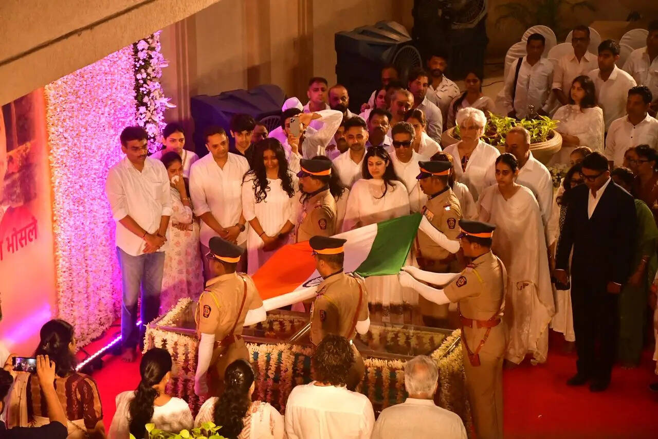 फूट-फूटकर रोता दिखा परिवार