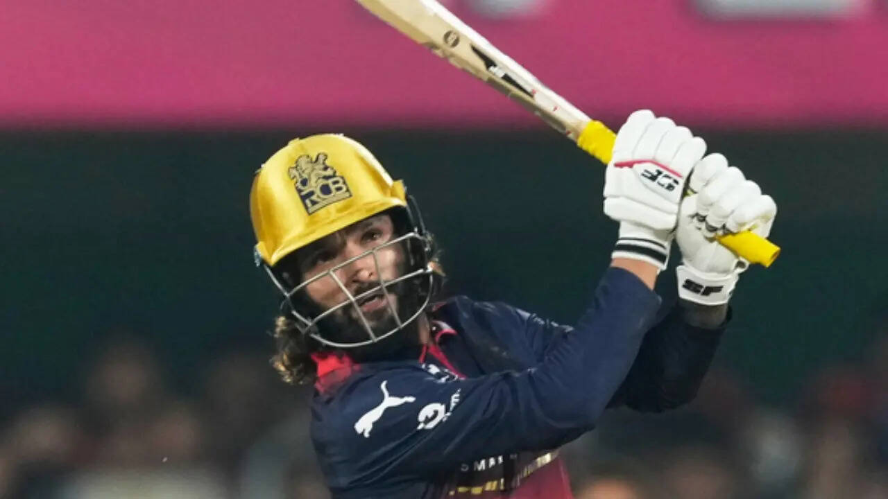 पहले पायदान पर हैं RCB के कप्तान