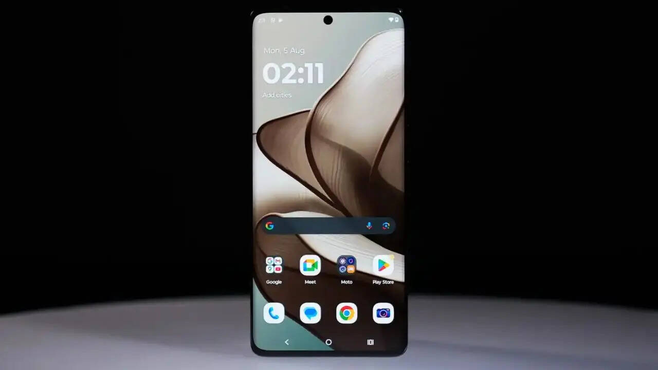 Motorola Edge 50 को फ्लिपकार्ट में 32,999 रुपये की कीमत में लिस्ट किया गया है। हालांकि अब आप इसे इससे काफी कम कीमत में खरीदकर घर ले जा सकते हैं। कंपनी अपने ग्राहकों को इस स्मार्टफोन में 33% की फ्लैट छूट दे रही है।