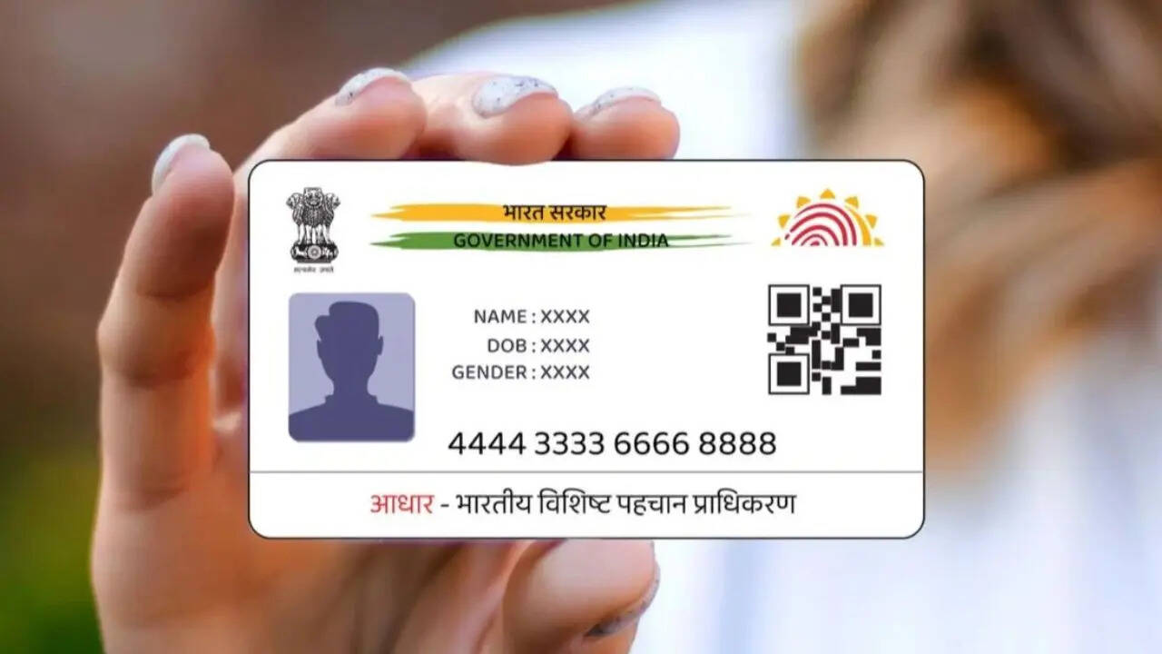 अगले स्टेप में आपको ‘Services’ सेक्शन में जाकर ‘Address Update’ ऑप्शन चुनना होगा। आप Family Aadhaar या जरूरी डॉक्यूमेंट अपलोड करके नया पता दर्ज कर सकते हैं। आपको बता दें कि सभी डिटेल्स देने के बाद आपको 75 रुपये की फीस भी देनी होगी।