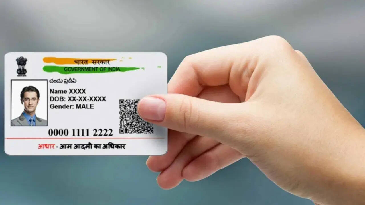 अब आपको 12 अंकों का आधार नंबर और कैप्चा कोड फिल करके ओटीपी वेरिफिकेशन करना होगा। अब आपको Disable Locking Feature पर क्लिक करना होगा। इस स्टेप के बाद आपका आधार कार्ड अनलॉक हो जाएगा।