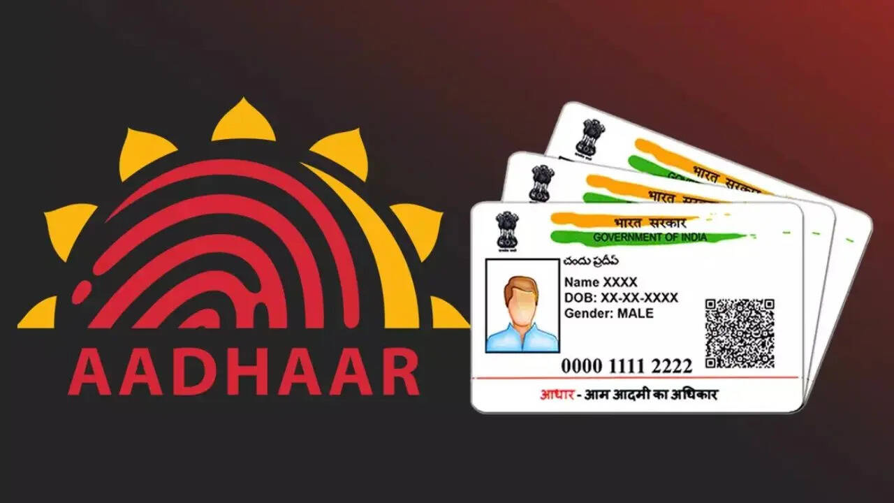 आधार कार्ड को लॉक करके आप उसमें डबल सुरक्षा कवच लगा सकते हैं। हालांकि आपको यह ध्यान रखना होगा कि यह काम आधार खो जाने पर ही करना चाहिए क्यों लॉक होने के बाद इसकी सभी सर्विस पूरी तरह से रुक जाती हैं।