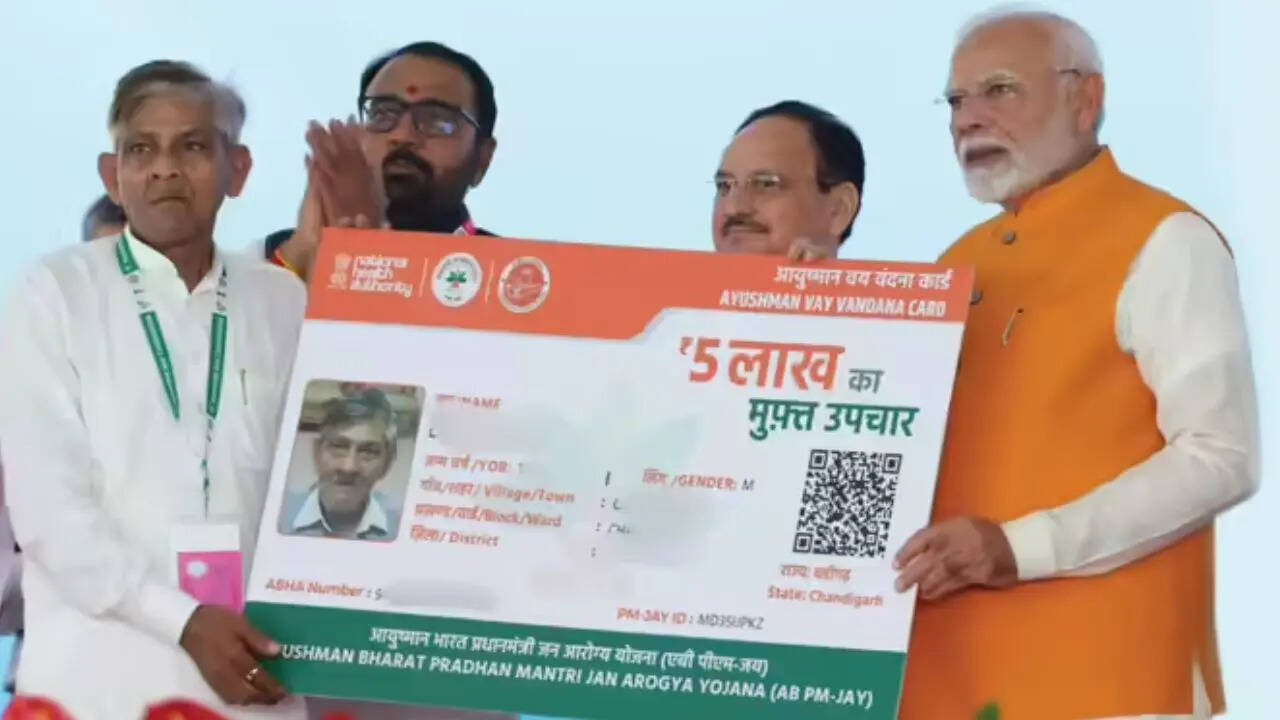 आयुष्मान कार्ड का लाभ लेकर इलाज कराने की कोई सीमा नहीं है। आप जरूरत पड़ने पर साल में कितने भी बार इससे फ्री इलाज करा सकते हैं। हालांकि इसमें यह शर्त जरूर है कि पूरे परिवार का कुल खर्च एक साल में 5 लाख रुपये से ज्यादा नहीं होना चाहिए।