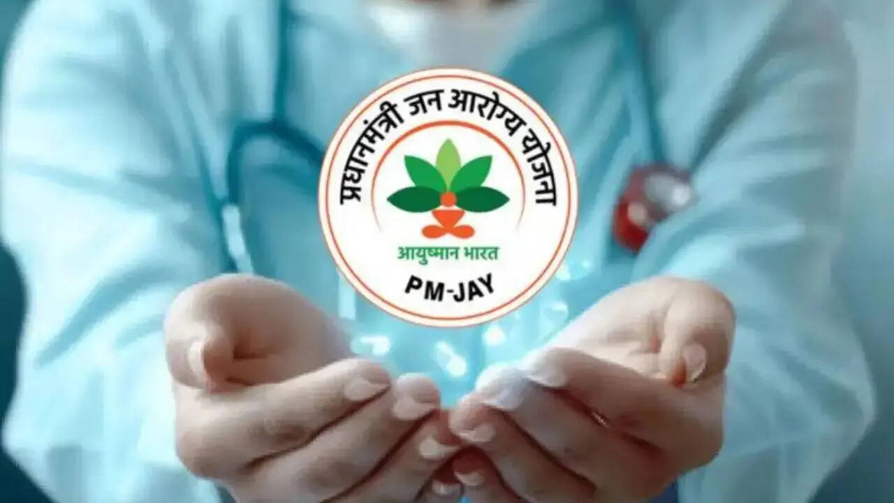 केंद्र सरकार की इस योजना ने देश के लाखों करोड़ों लोगों के ऊपर से गंभीर बीमारियों के इलाज का आर्थिक बोझ काफी कम कर दिया है। देश के लाखों लोग आज इस सरकारी योजना का लाभ उठा रहे हैं।