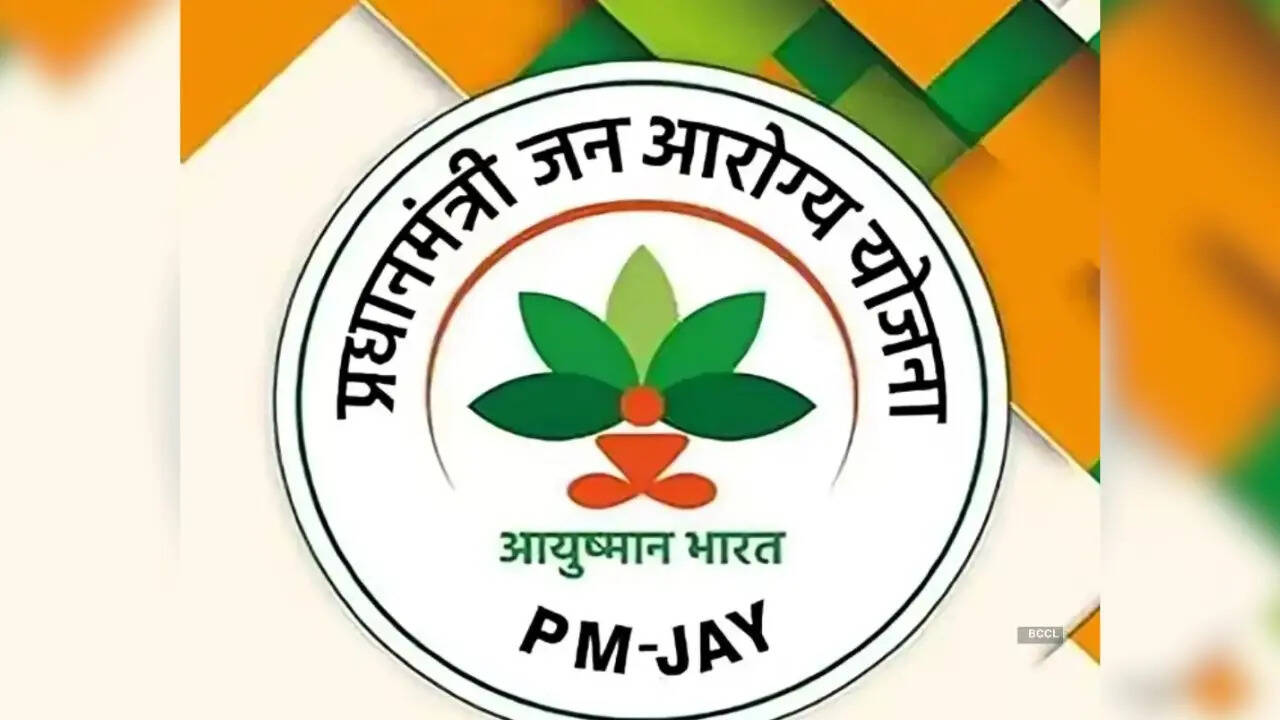 इस योजना के तहत नागरिकों को आयुष्मान कार्ड उपलब्ध कराया जाता है जिसमें पात्र परिवारों को सालाना 5 लाख रुपये तक का इलाज देने की सुविधा है। इस योजना की सबसे बड़ी खास बात यह है कि 5 लाख तक का इलाज पूरी तरह से कैशलेस है।