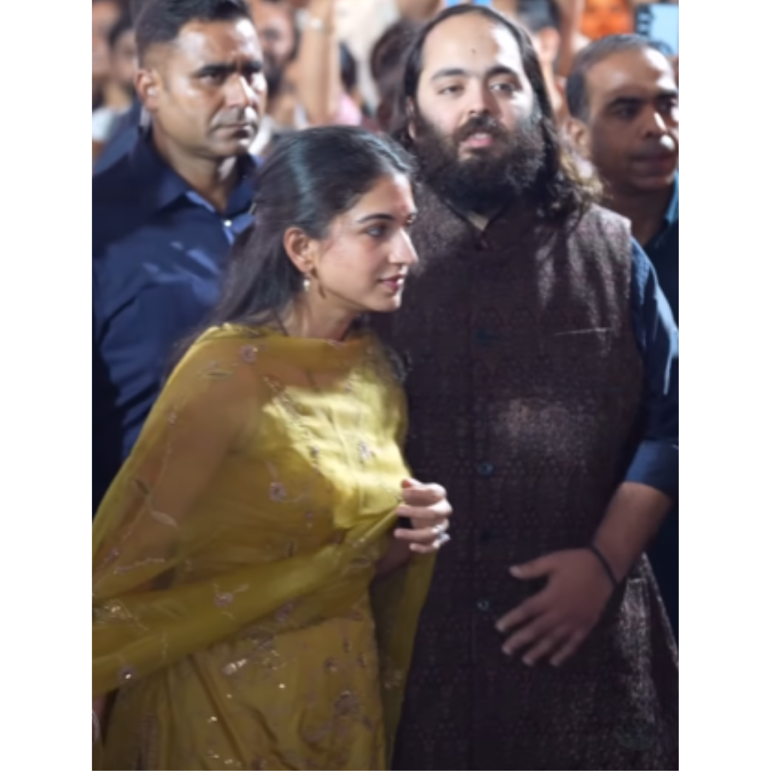 राधिका का सूट