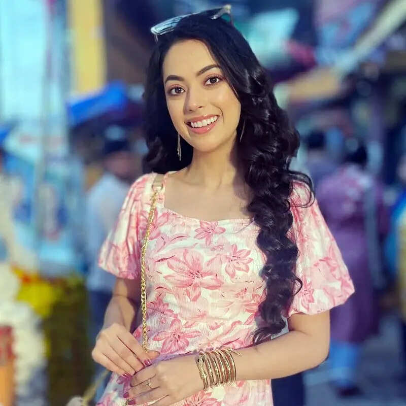 सीरत कपूर 