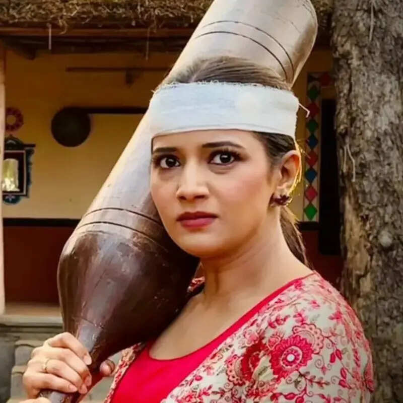 अभिरा ने दिखाया टशन