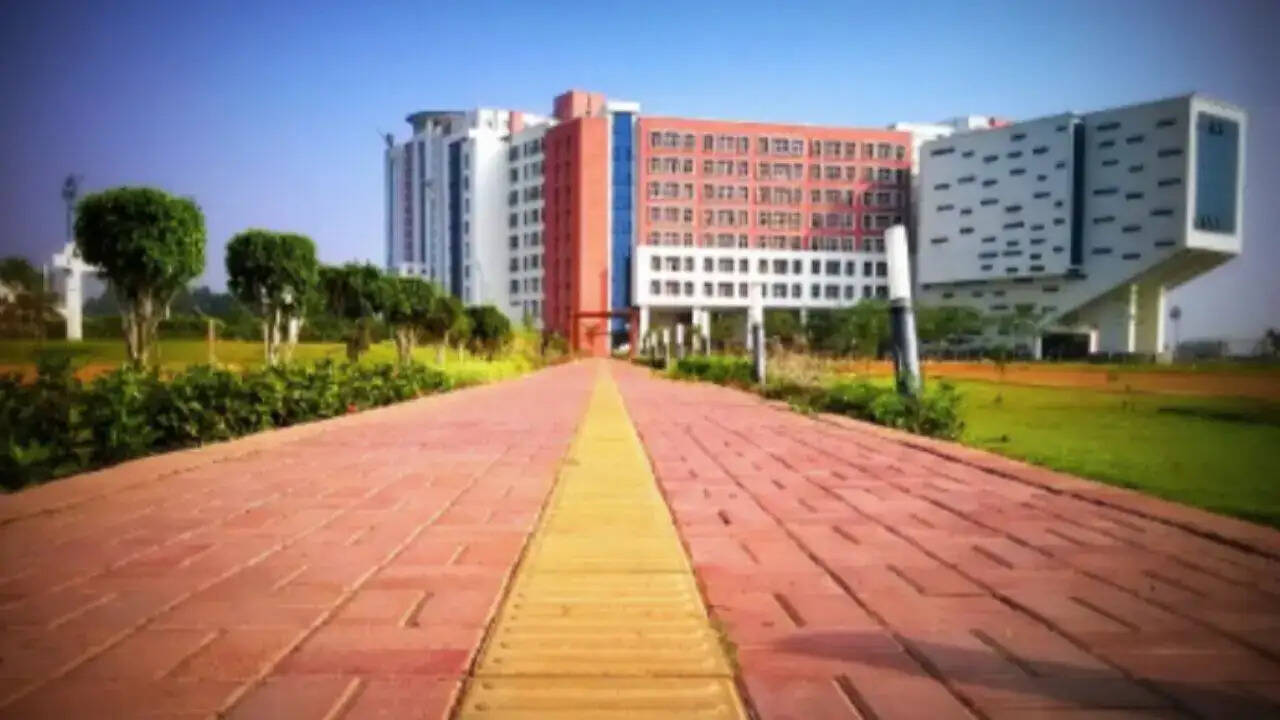 ​कैसे मिलता है यहां एडमिशन ?