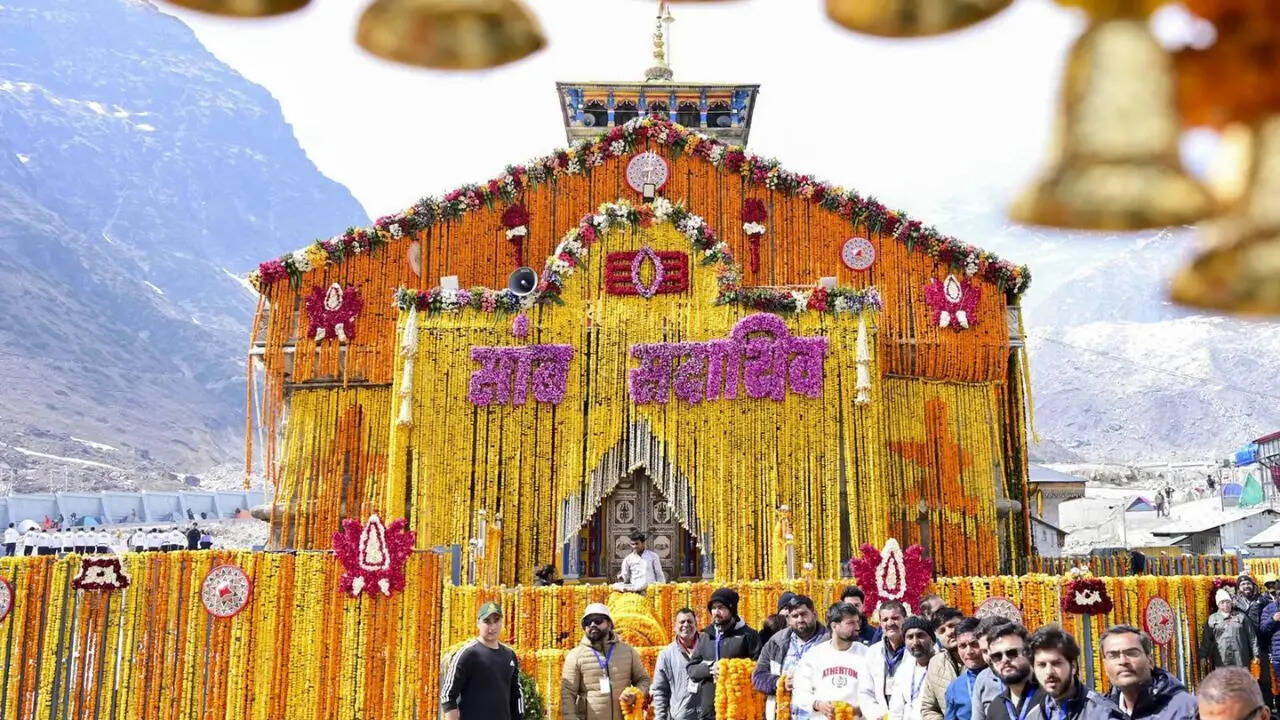 इंतजार खत्म! खुल गए केदारनाथ धाम के कपाट, CM धामी ने पत्नी संग की पूजा; गूंजे बाबा केदार के जयकारे | char dham yatra 2026 kedarnath dham kapat opens today | Times Now Navbharat
