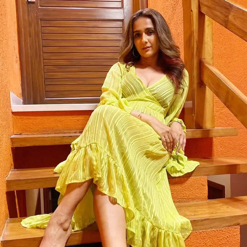 स्वर्णा (Niyati Joshi)