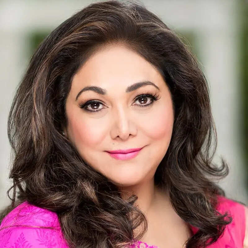 टीना मुनीम (Tina Munim)