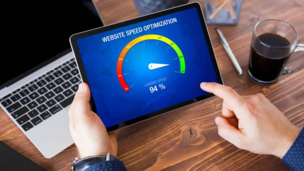 वहीं अगर ब्रॉडबैंड इंटरनेट स्पीड की बात करें तो इस मामले में ACT Fibernet की डाउनलोड स्पीड सबसे बेहतर पाई गई। इसकी एवरेज डाउनलोड स्पीड करीब 118.1Mbps दर्ज की गई। अपलोड स्पीड के मामले में भी यह सबसे आगे रही। अपलोडिंग में एवरेज स्पीड 1.09.8Mbps रही।