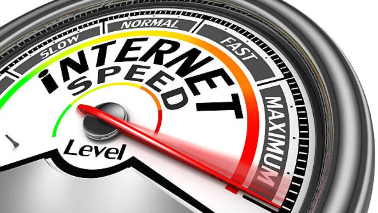 51 करोड़ यूजर्स वाली जियो की एवरेज मोबइल इटंरने स्पीड करीब 115.3Mbps है। वहीं अगर एयरटेल की बात करें तो इसकी एवरेज स्पीड करीब 84.3Mbps और वोडाफोन आइडिया की एवरेज मोबाइल डेटा स्पीड 29.2Mbps है।
