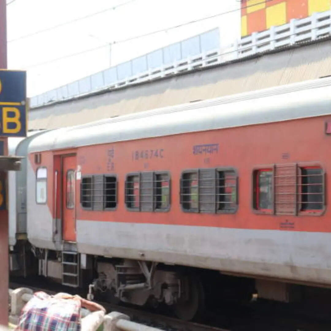 why general coach at end of the train not in the middle train general ...