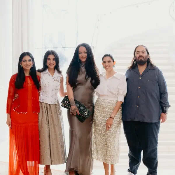 Rihanna का हुआ जोरदार स्वागत