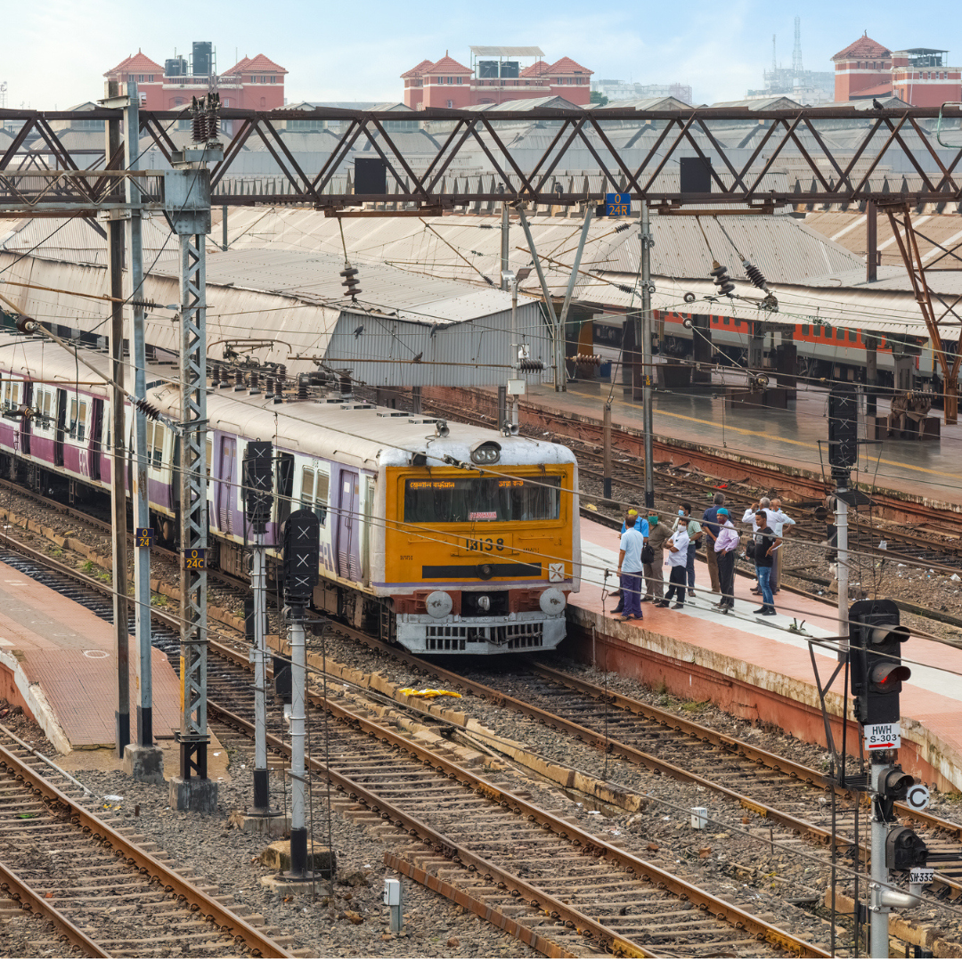 चार भाषाओं में अनाउंसमेंट