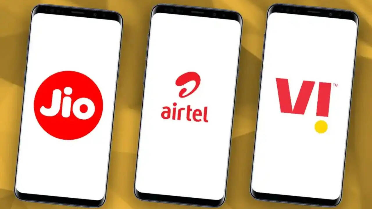 अगर आप महंगे रिचार्ज प्लान्स से तंग आ चुके हैं तो अब आपकी बड़ी टेंशन खत्म होने वाली है। हम आपको Jio, Airtel और Vi के कुछ ऐसे प्लान्स बताने जा रहे हैं जो 200 रुपये से कम कीमत में आते हैं।