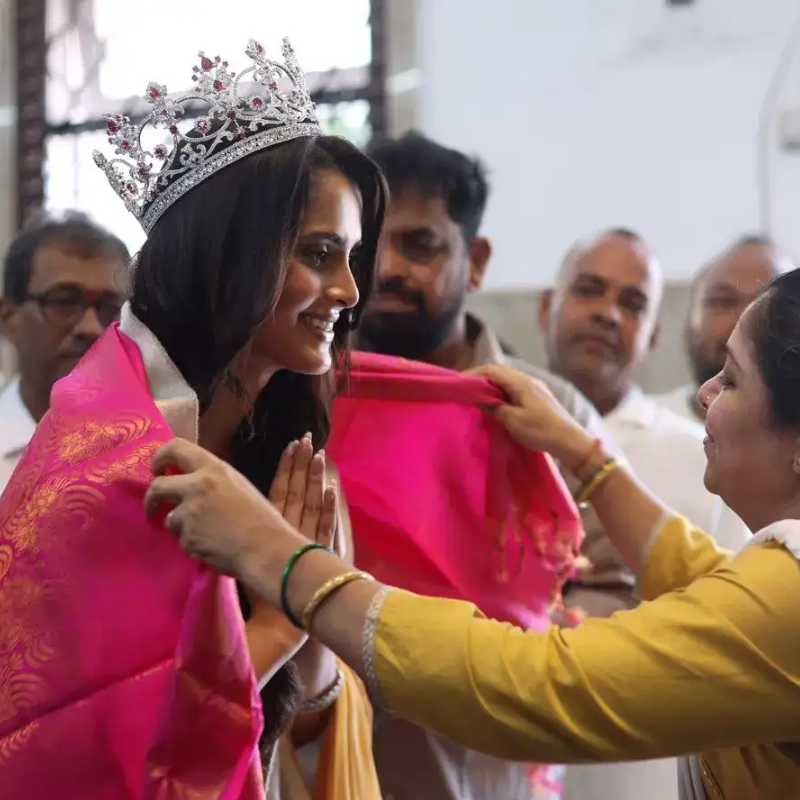 गोवावासियों ने पहनाई Sadhvi Sail को शॉल