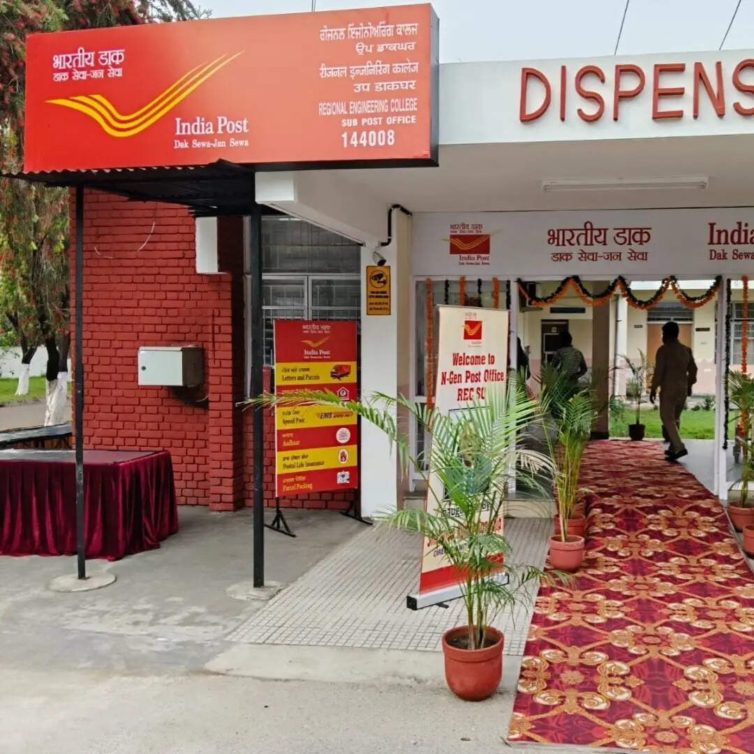 नए नियमों के तहत उच्च मूल्य (High-value) वाले लेनदेन जैसे जमा, निकासी, खाता खोलना और टाइम डिपॉजिट में भी पैन देना अनिवार्य कर दिया गया है। यह नियम आयकर के विभिन्न प्रावधानों जैसे नियम 159, 160, 161, 211 और 237 के तहत लागू किया गया है।