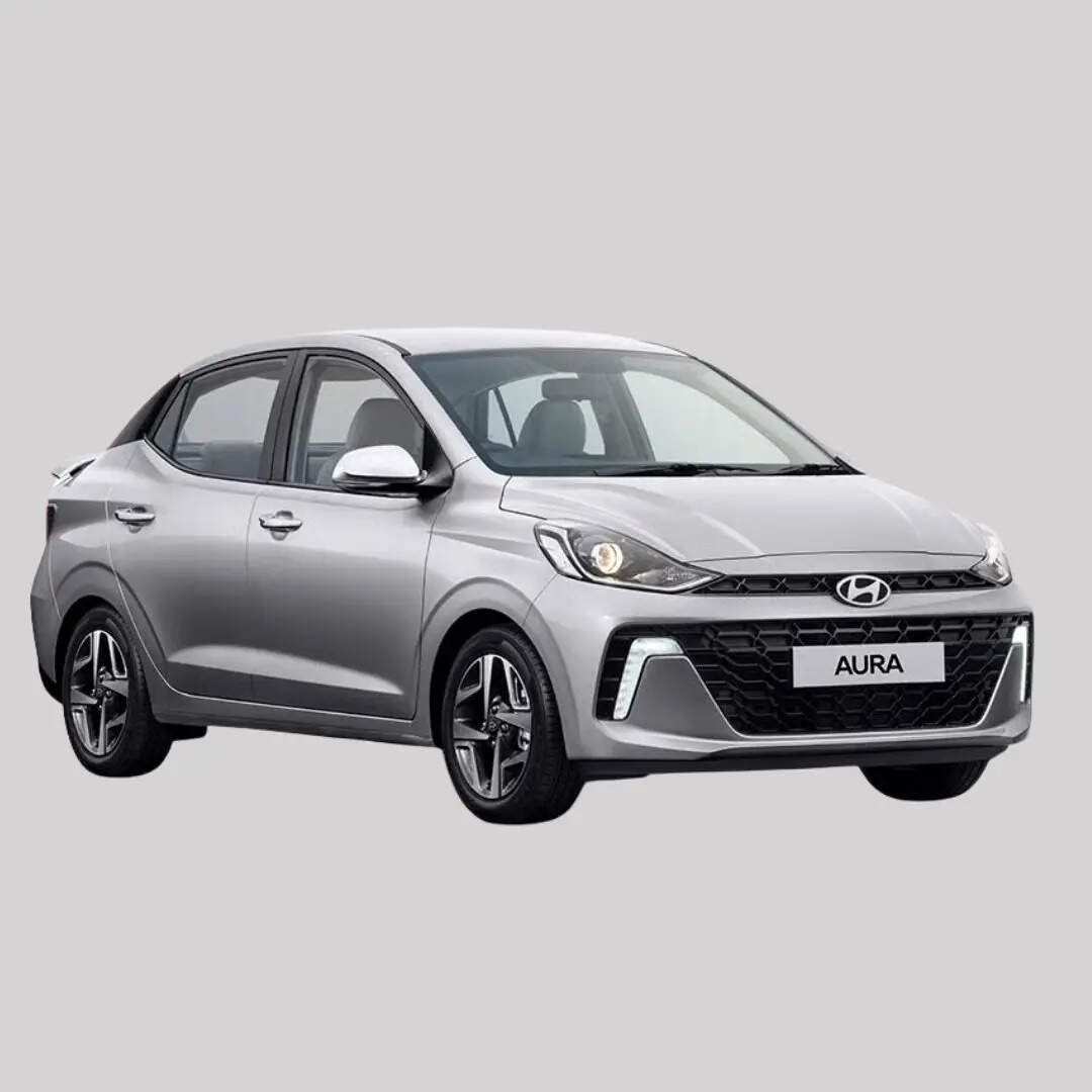 Hyundai Aura ने 62,612 यूनिट्स की बिक्री के साथ 8वां स्थान हासिल किया। यह कॉम्पैक्ट सेडान अपने प्रीमियम फीचर्स, आरामदायक केबिन और स्मूद ड्राइविंग के लिए जानी जाती है। CNG वर्जन इसे और किफायती बनाता है।