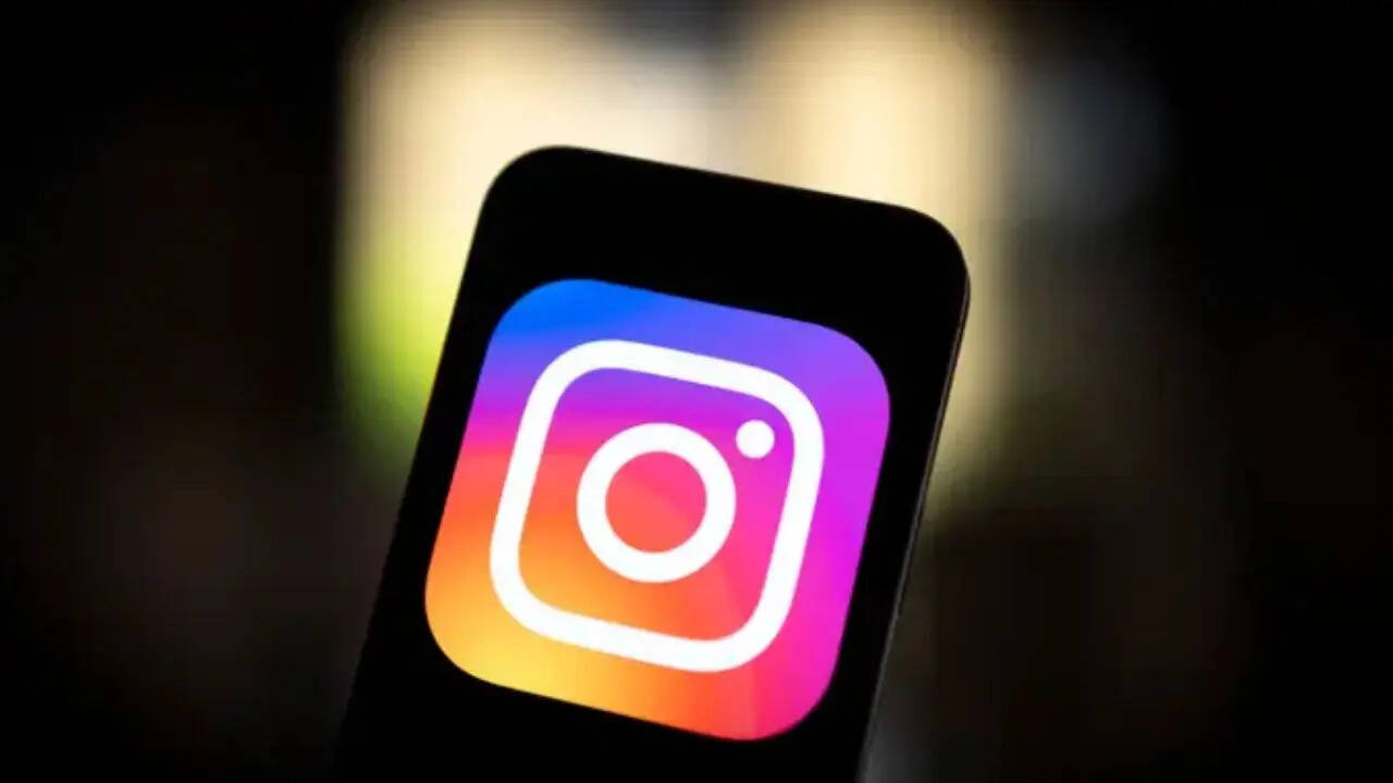 दरअसल मेटा ने इंस्टाग्राम से एंड-टू-एंड एन्क्रिप्टेड मैसेज सपोर्ट को बंद करने का फैसला लिया है। कंपनी के मुताबिक ऐसे यूजर्स की संख्या बहुत कम है जो इंस्टाग्राम के इस फीचर का इस्तेमाल कर रहे थे।
