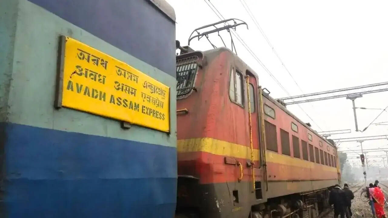 ​अवध असम एक्सप्रेस ट्रेन का 88 स्‍टेशनों पर स्टॉपेज​​