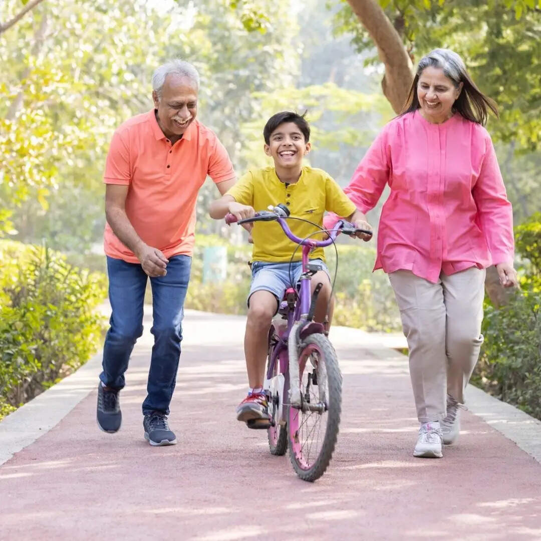 लाजपत नगर का बाजार मिड-रेंज और बेहतर क्वालिटी वाली बच्चों की साइकिलों के लिए अच्छा माना जाता है। यहां आपको नए डिजाइन और हल्के फ्रेम वाली साइकिलें देखने को मिल सकती हैं। परिवारों के बीच यह इलाका काफी लोकप्रिय है।