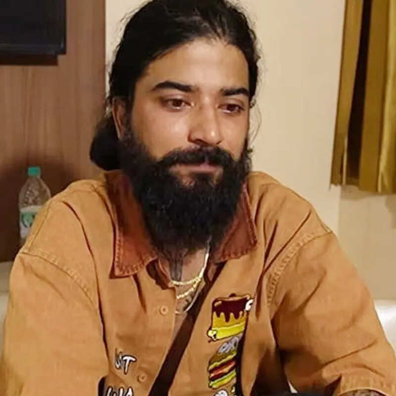 अनुराग डोभाल ने मांगी माफी​