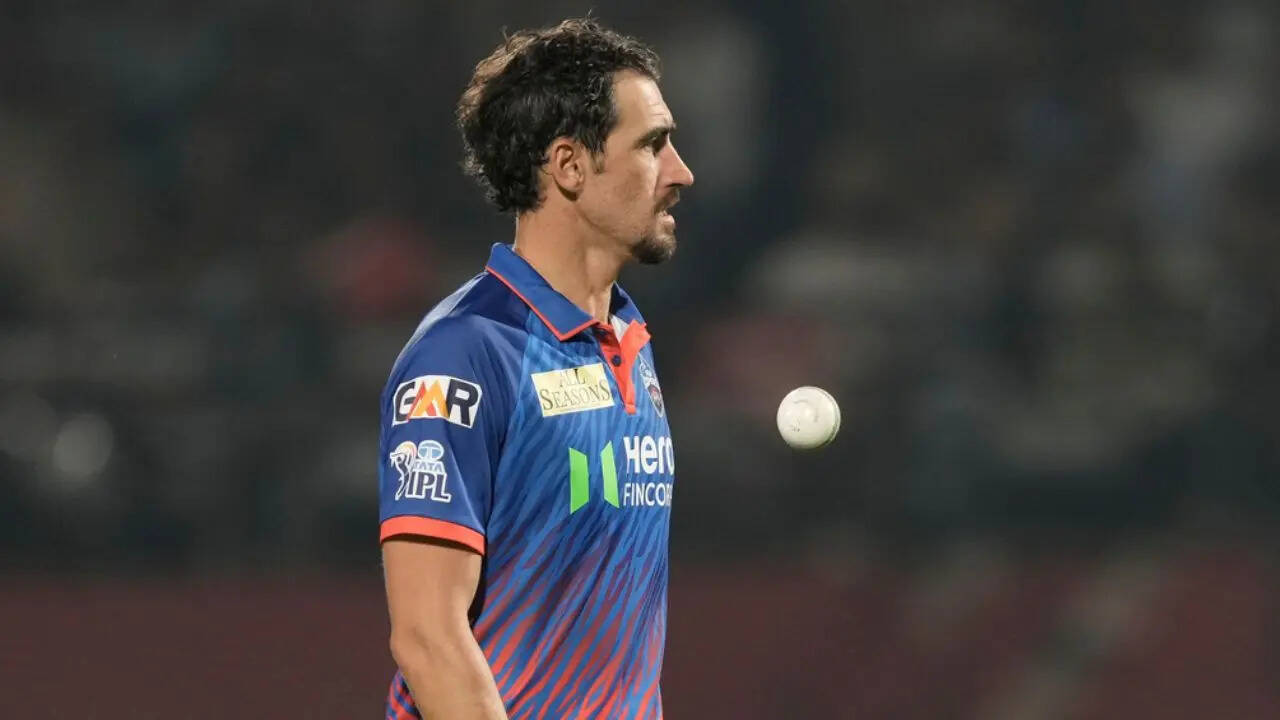 स्टार्क ने झटके दो विकेट