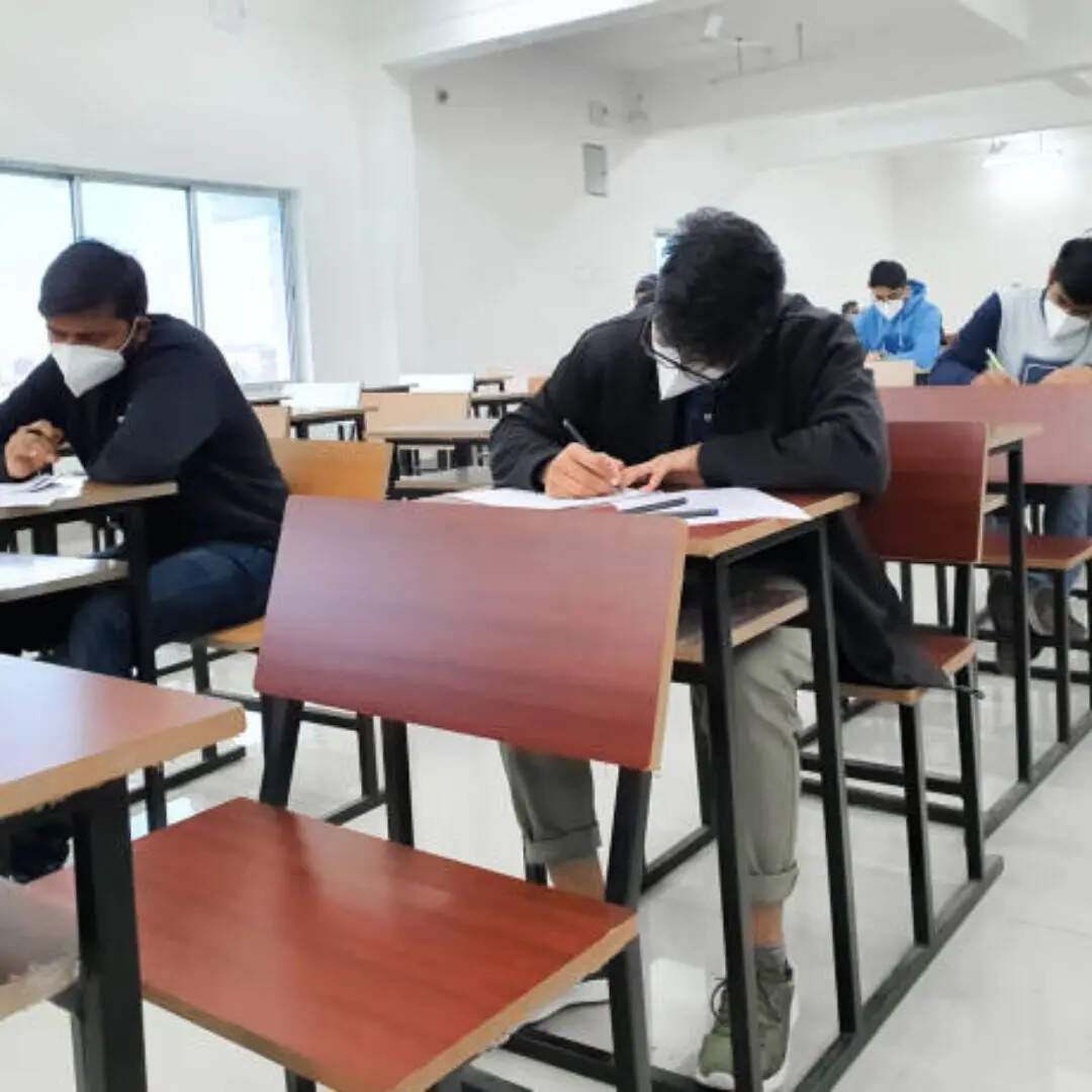 जेल में तैयार होता है प्रश्न पत्र
