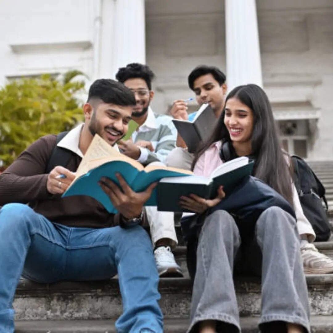 यहां फेस रिकग्निशन कैमरे