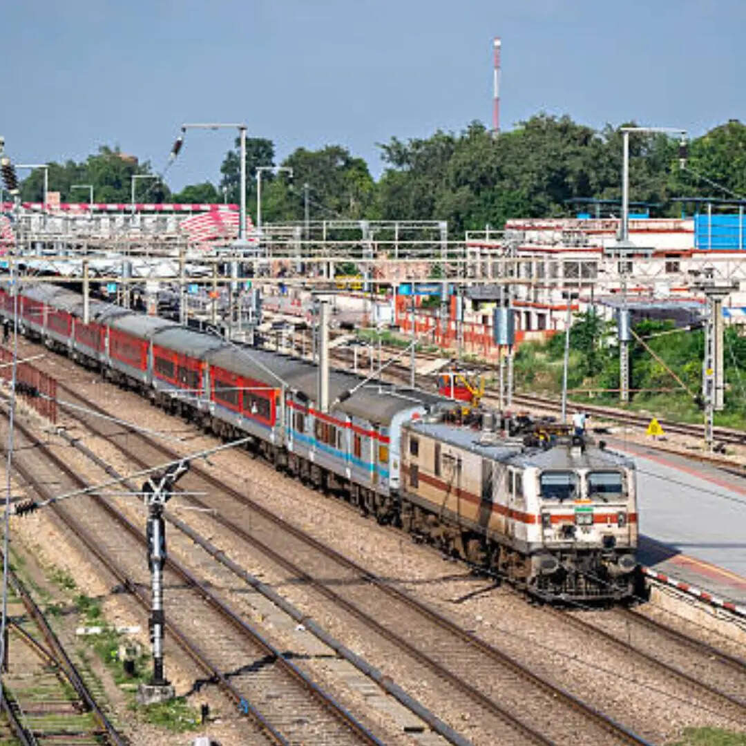 <strong>सुपरफास्ट ट्रेन का माइलेज</strong>