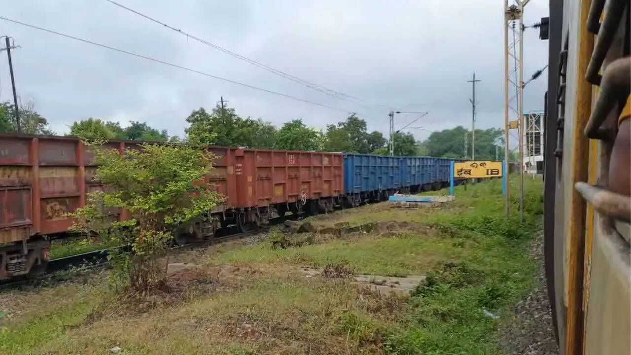 ​यहां से कुछ ही ट्रेनें गुजरती हैं