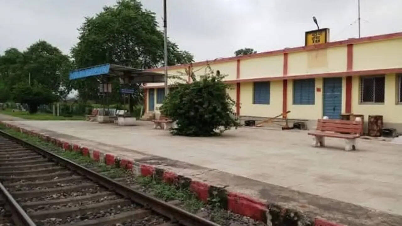 ​इस स्टेशन का नाम है IB