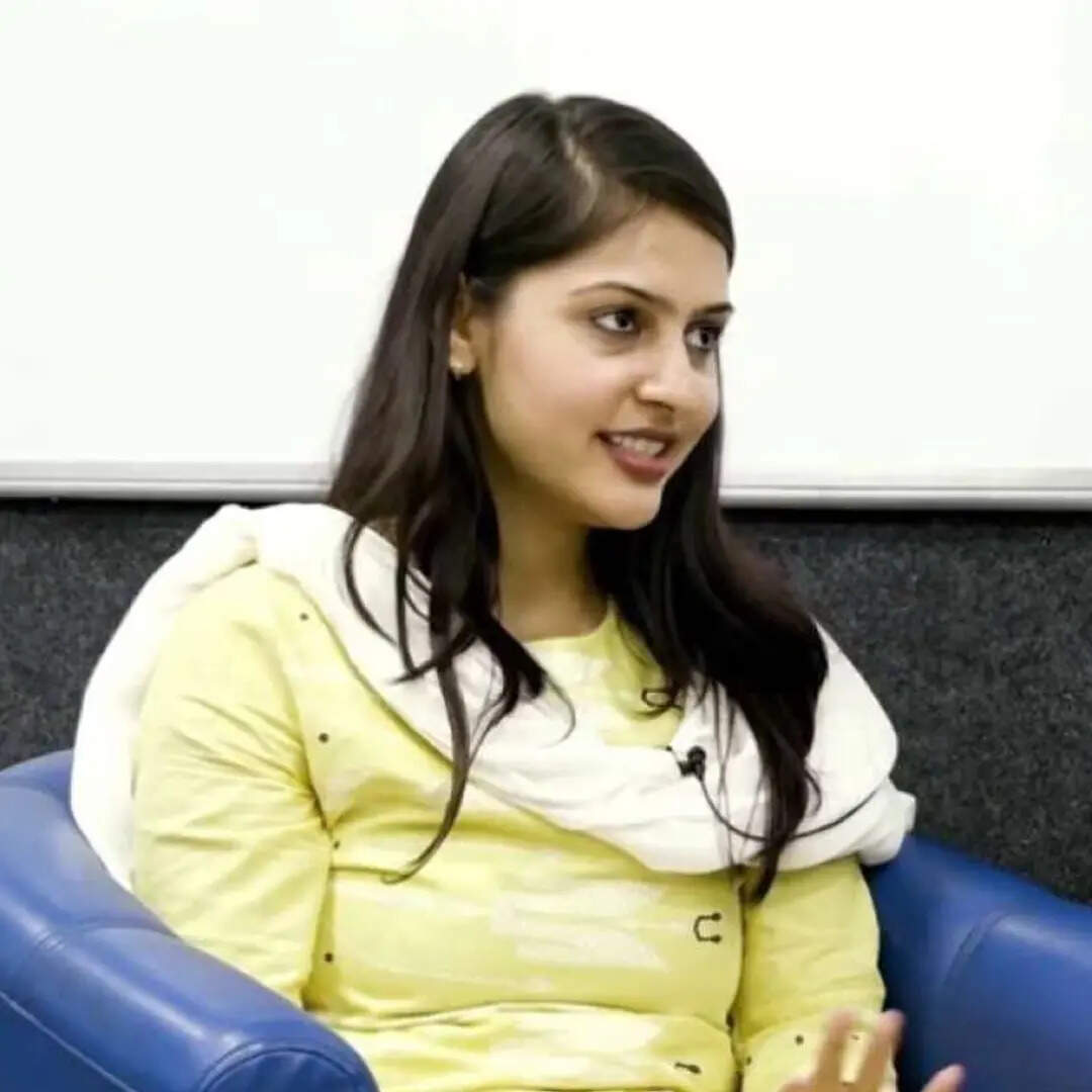 डीयू से ग्रेजुएट