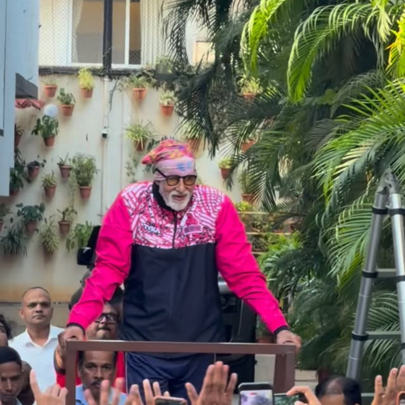 फैंस से मिले अमिताभ बच्चन