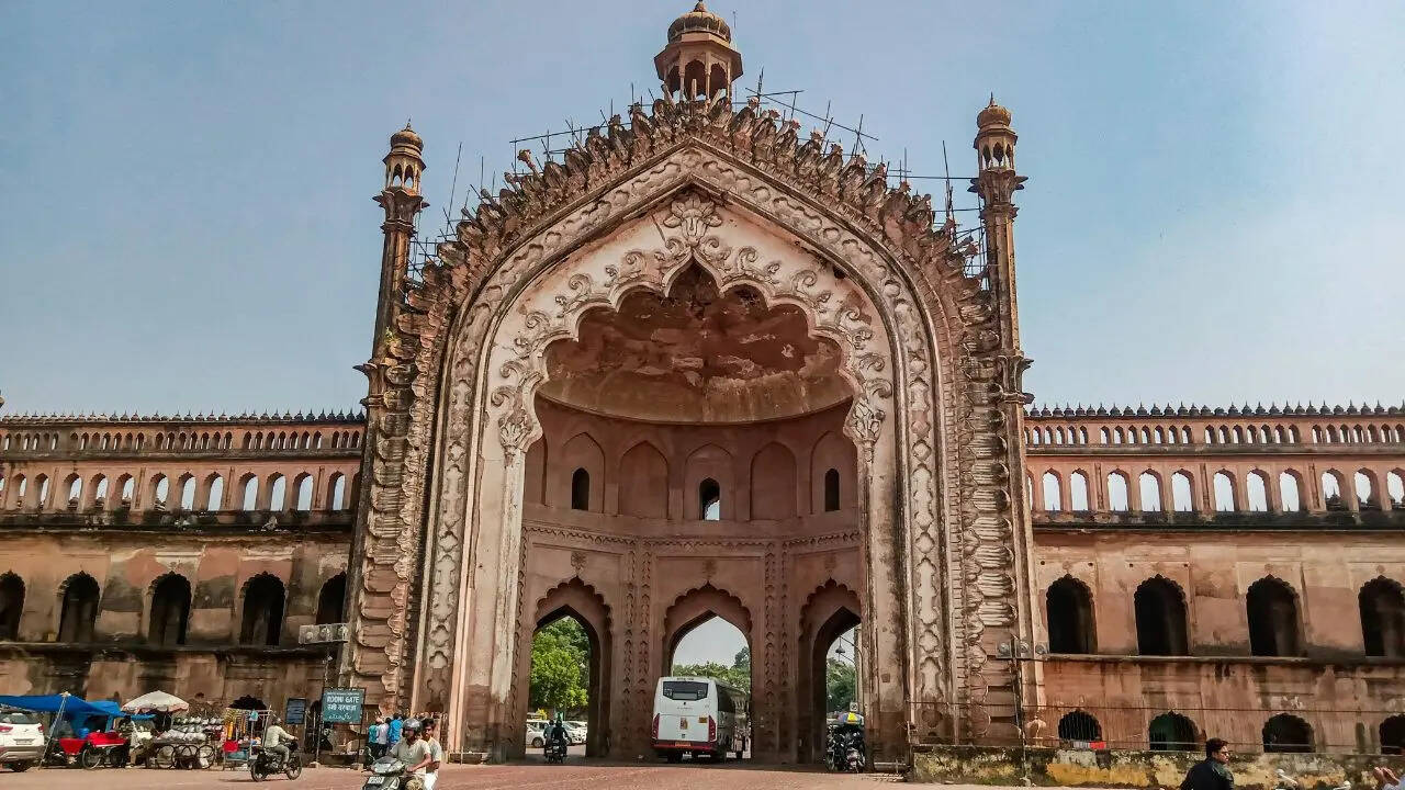 UP में स्कूल बंद