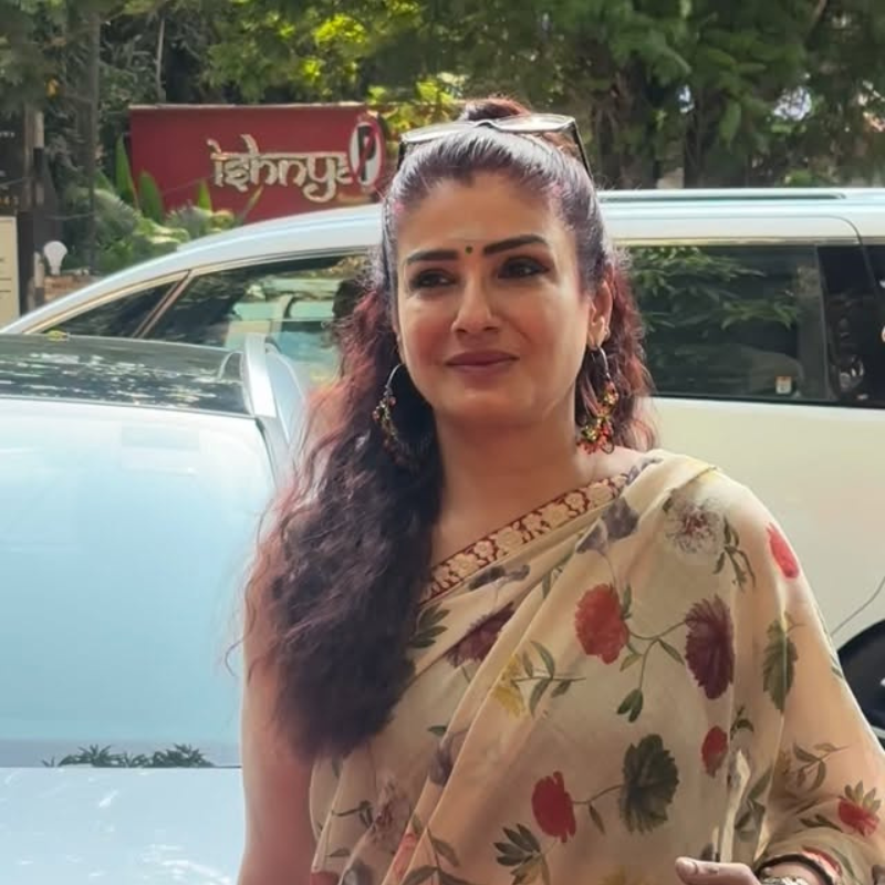 साड़ी पहने नजर आईं रवीना टंडन