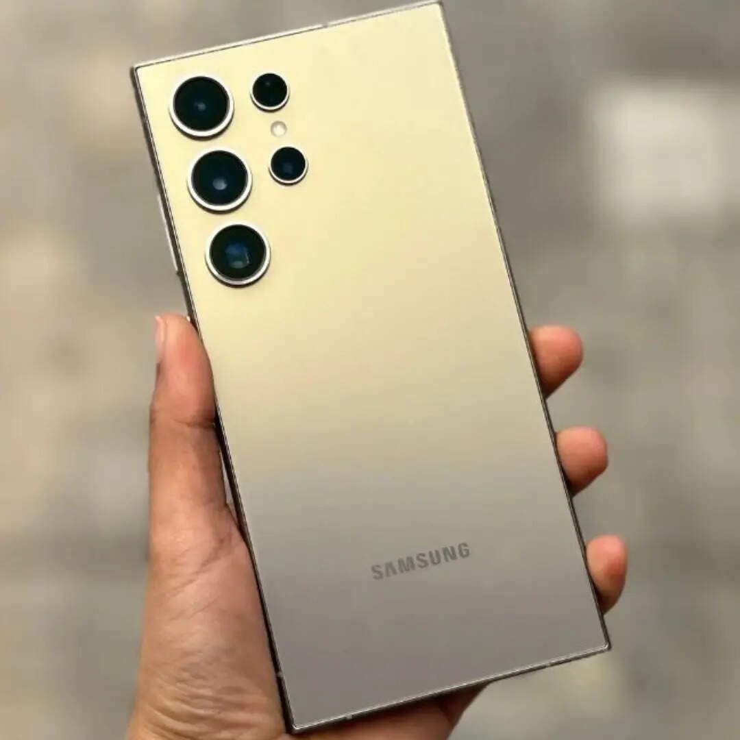 Samsung Galaxy S24 Ultra का 256GB वेरिएंट फ्लिपकार्ट में 1,34,999 रुपये की कीमत में लिस्ट किया गया है। हालांकि अब आपको इसे खरीदने के लिए इतने रुपये खर्च करने की जरूरत नहीं पड़ेगी।