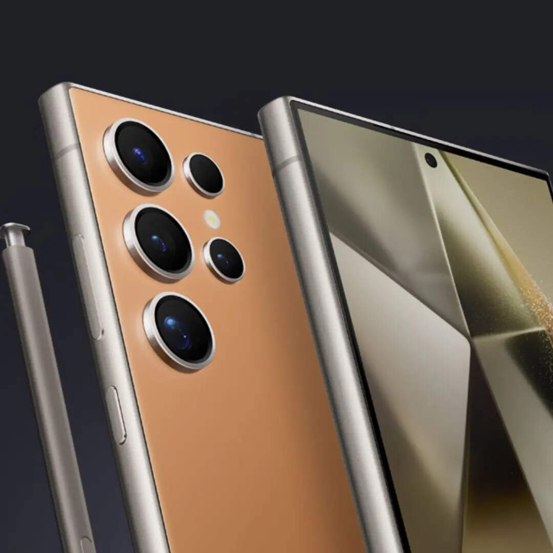 Samsung Galaxy S24 Ultra के फीचर्स की बात करें तो इसमें 6.8 इंच की LTPO Amoled डिस्प्ले मिलती है। डिस्प्ले की प्रोटेक्शन के लिए इसमें Corning Gorilla Armor ग्लास दिया गया है। स्मार्टफोन आउट ऑफ द बॉक्स एंड्रॉयड 14 पर रन करता है।