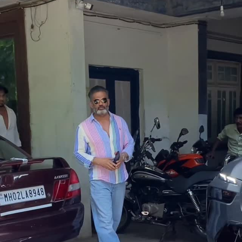 हैंडसम लगे सुनील शेट्टी