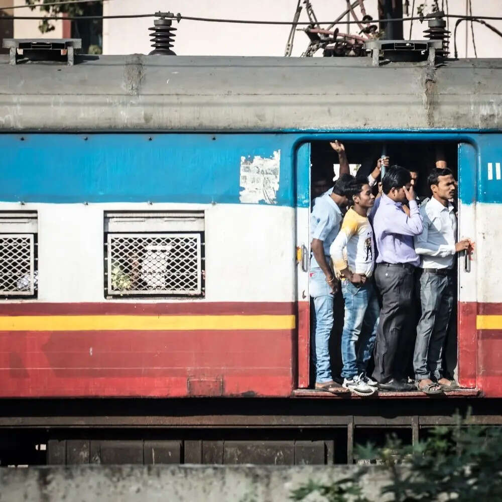 RAC टिकट में मिलती है आधी सीट