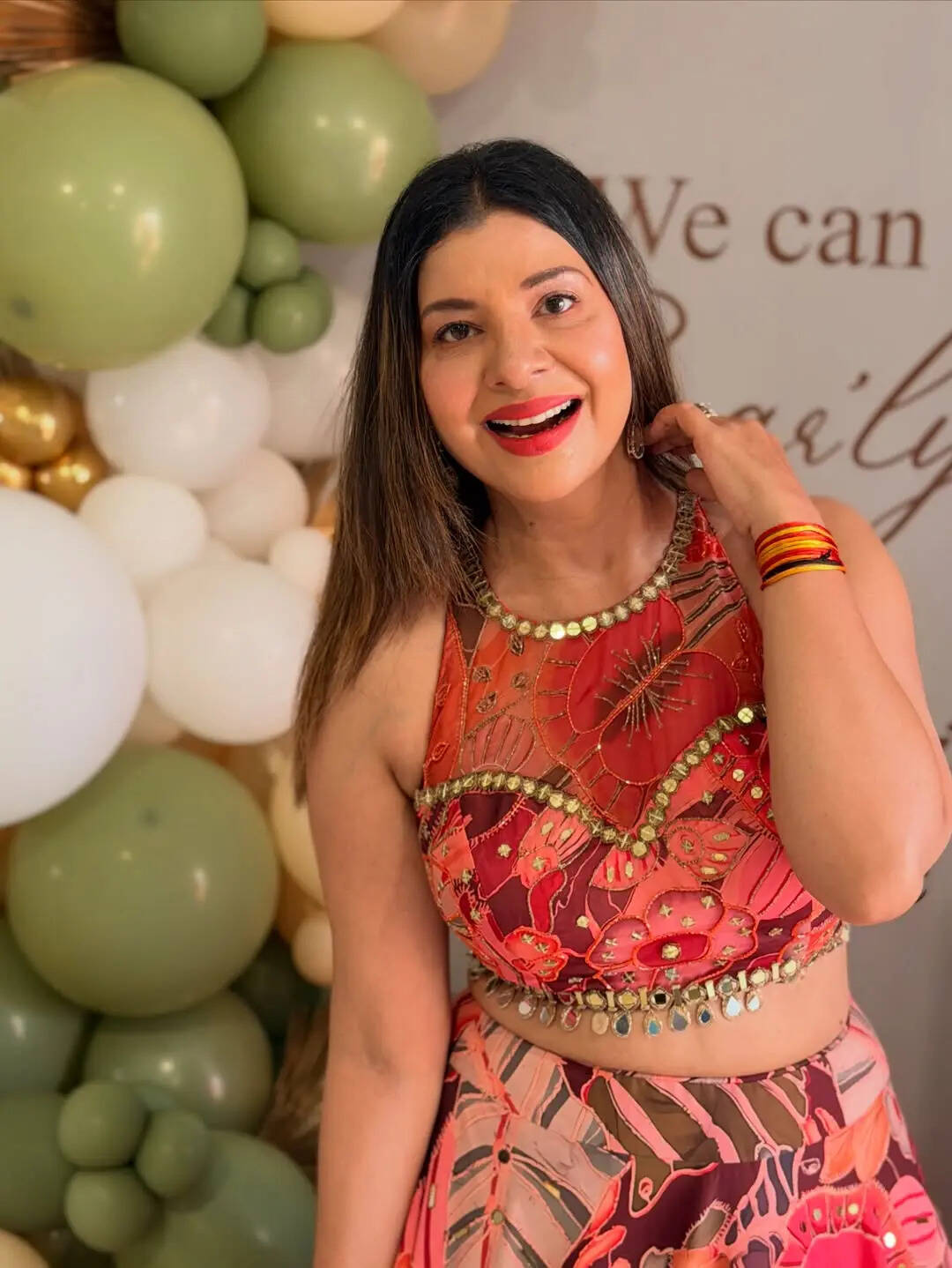 संभावना सेठ का बेबी शॉवर लुक