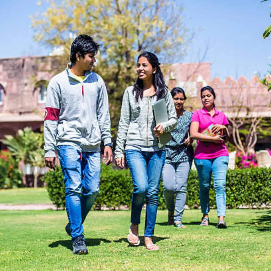 निकलते हैं सबसे ज्यादा पीसीएस ऑफिसर्स