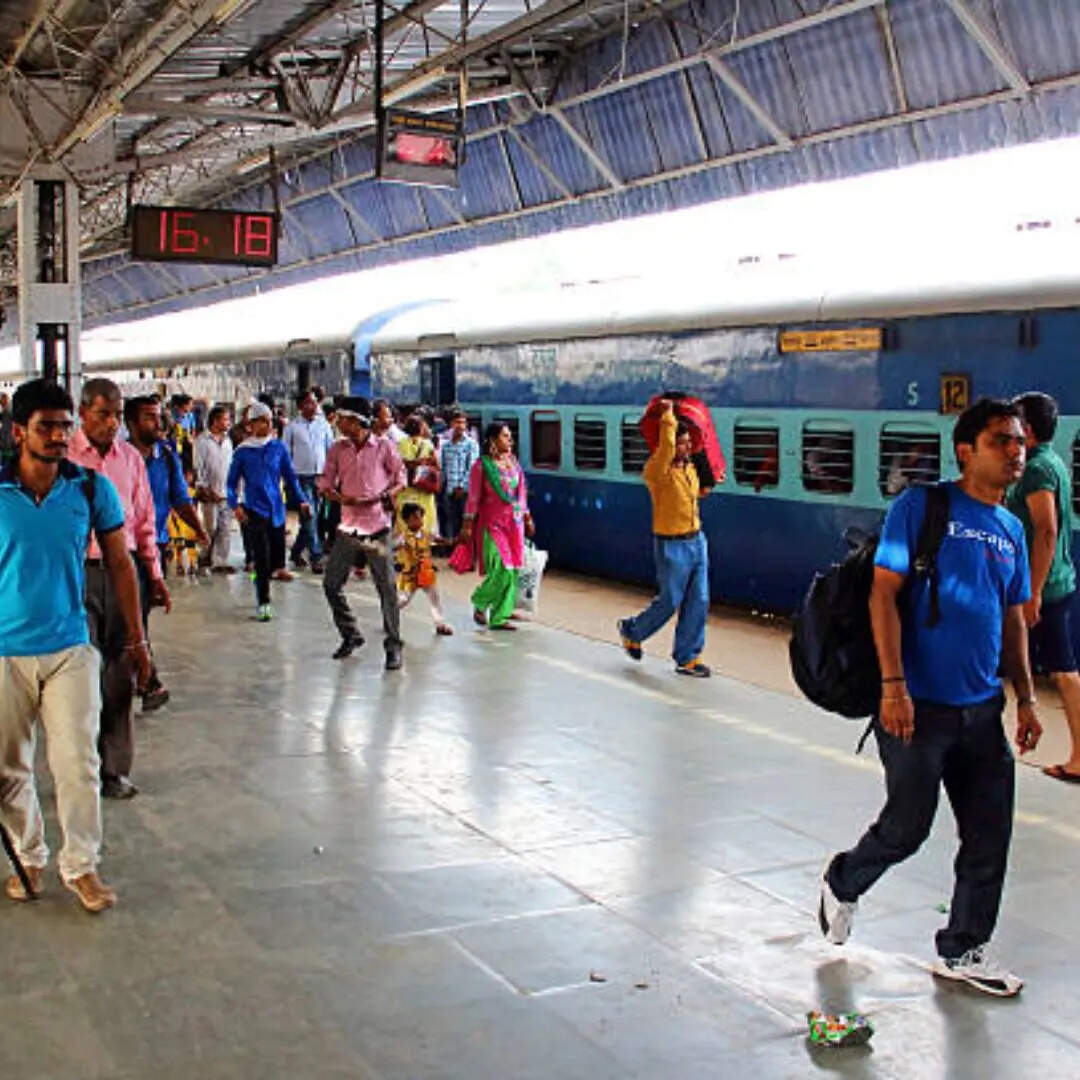 जरूर देखा होगा आपने रेलवे स्टेशन