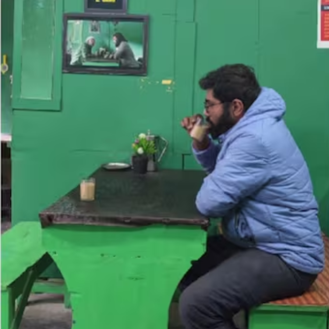 पहाड़ों के बीच शानदार लोकेशन