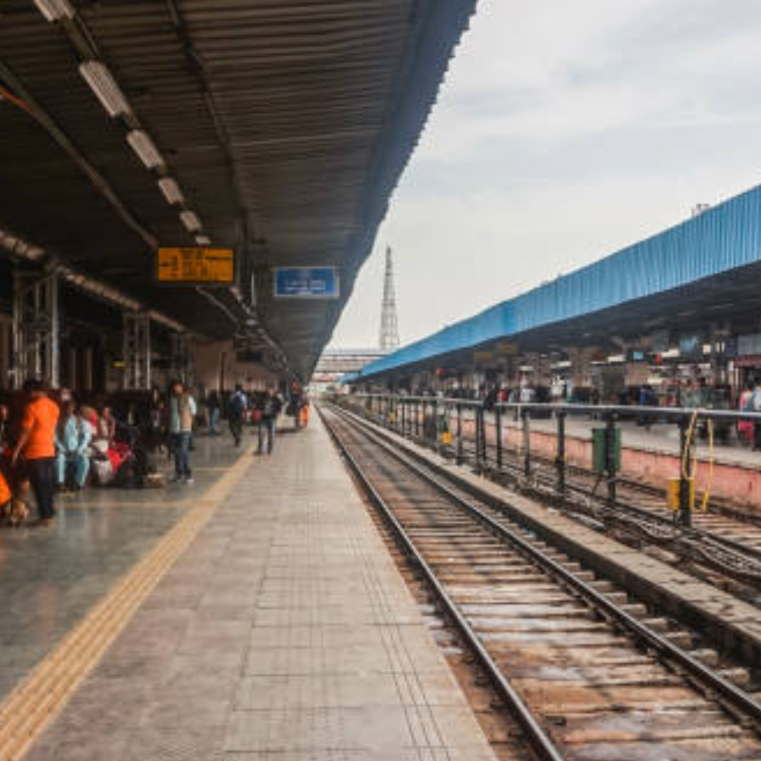  8,000 के करीब रेलवे स्टेशन