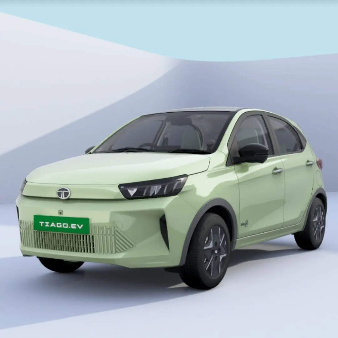 सुरक्षा के मामले में भी नई ईवी को मजबूत बनाया गया है। इसमें 6 Airbags, ESP with Traction Control और Automatic Headlamps जैसे फीचर्स स्टैंडर्ड दिए गए हैं। 