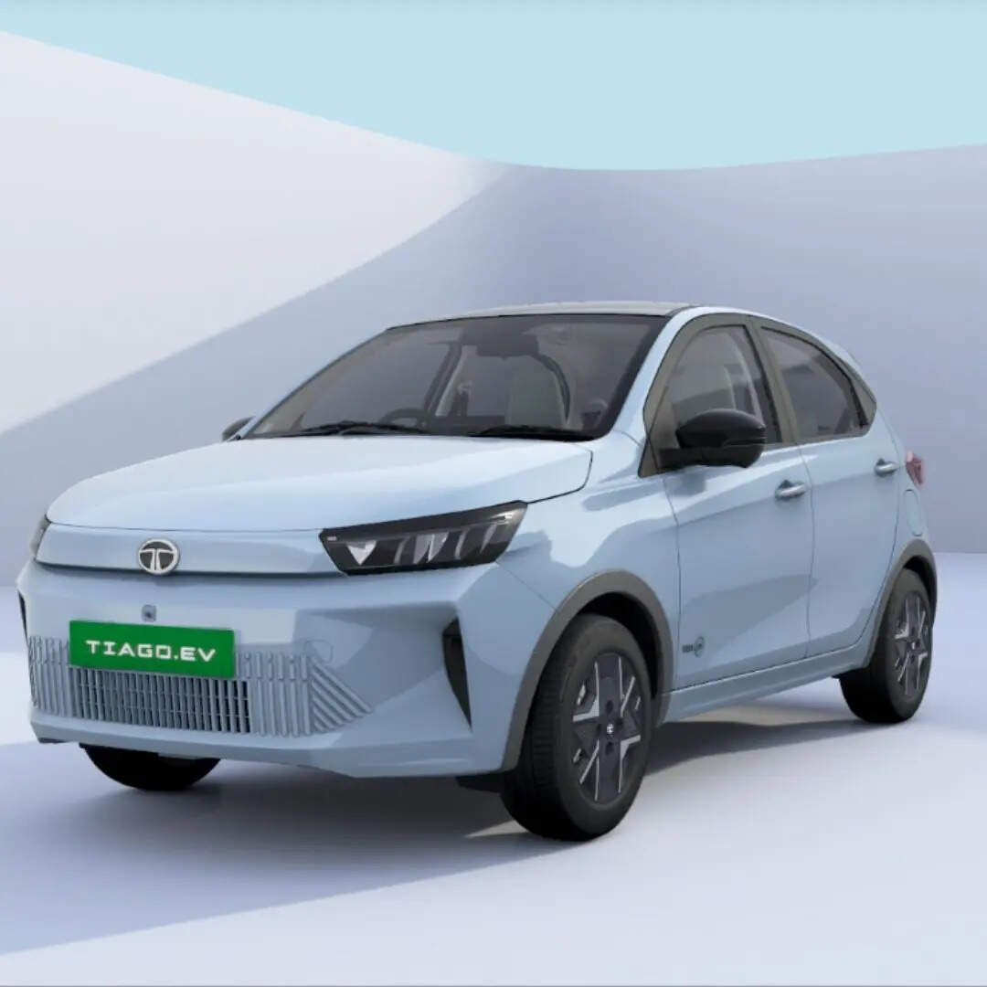 Tata Tiago EV Facelift को 6 कलर ऑप्शन Pure Grey, Pristine White, Daytona Grey, Pangong Pulse, Sobo Surge और Dehradun Dew में लाई गई है।
